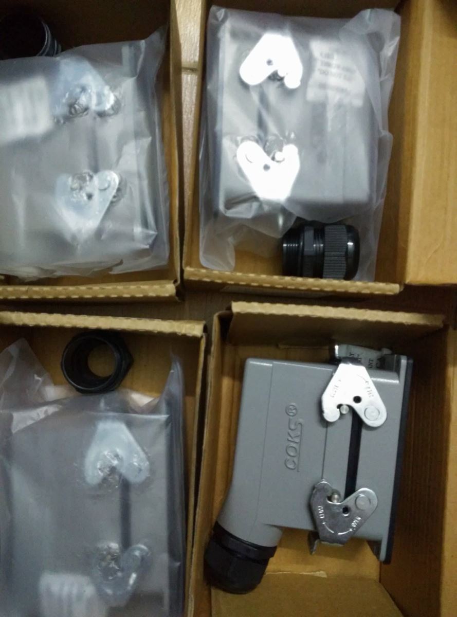 Rắc Cắm Điều Khiển 24 Chân